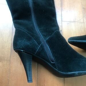 Boots . Shoes  , KENNETH COLE BLACK SUADE Heel’s